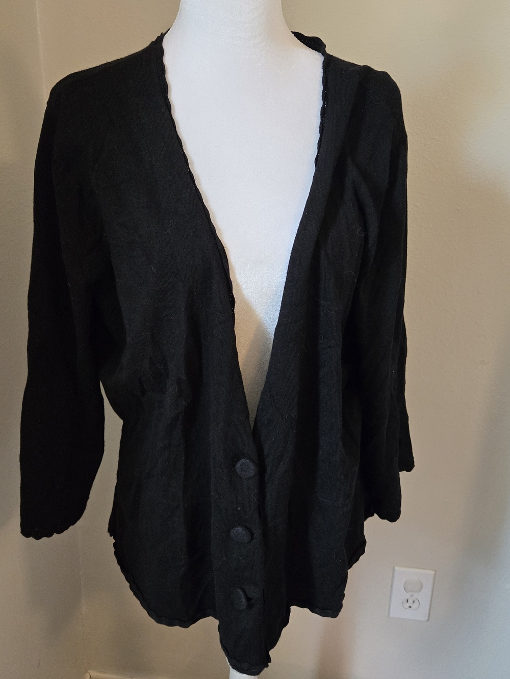 Black Women's Large Button-Front Sweater Scalloped Hem Cardigan